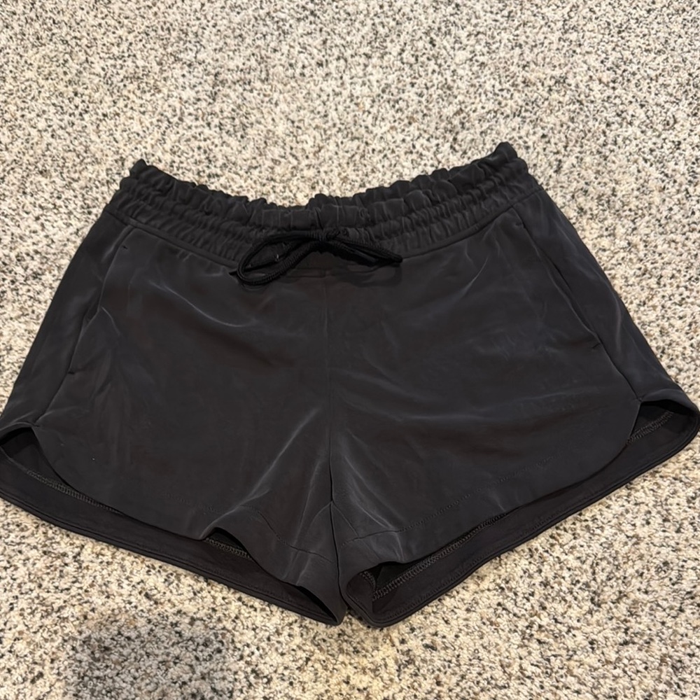 Athleta Seasoft Midrise Shorts, 4 inch, black. Size small, NWOT.